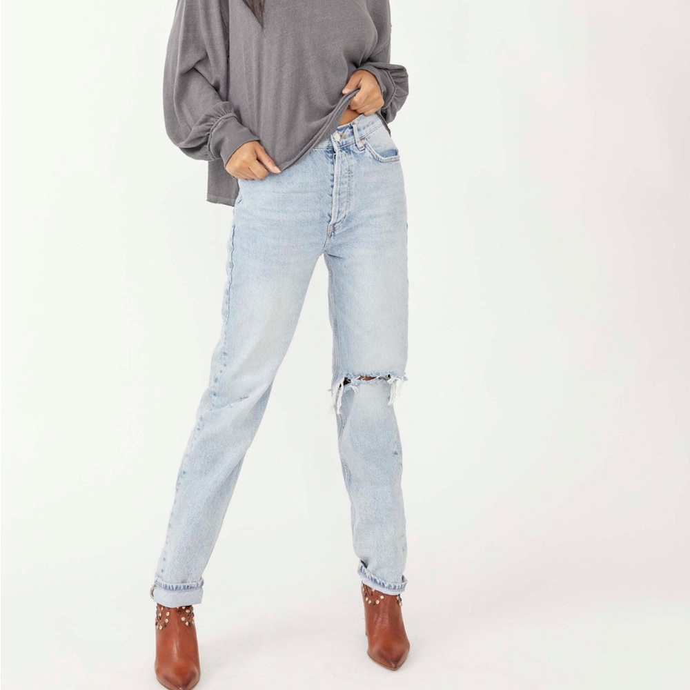 NWT FREE PEOPLE LASSO JEANS STRAIGHT LEG HIGHWAISTED LIGHT WASH MOM FIT DENIM